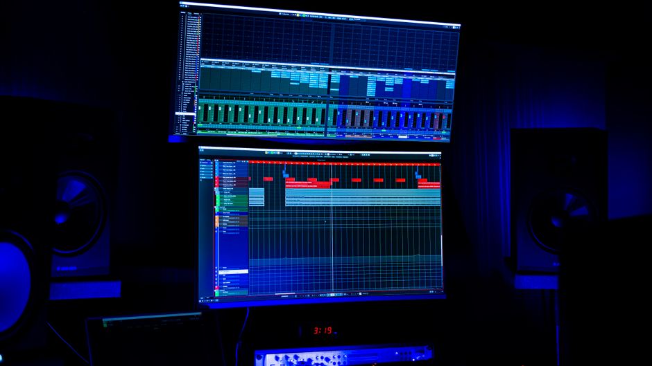 Audio sound wave in a studio
